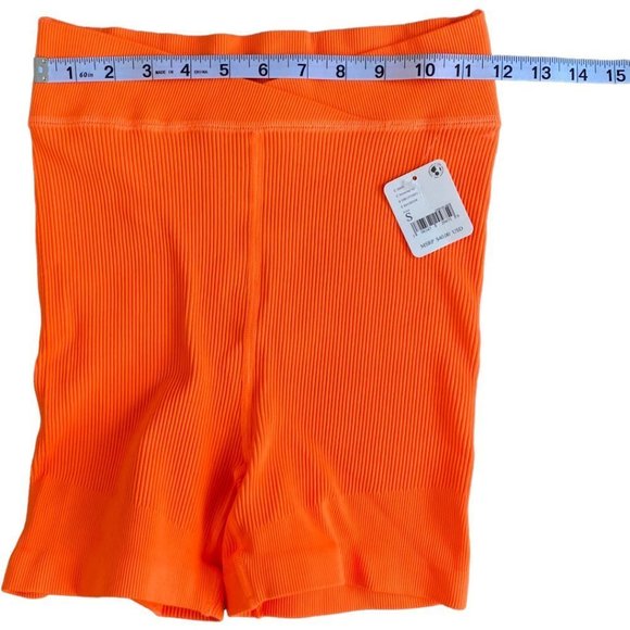 FREE People Movement Free Throw Short Burning Up - Picture 5 of 7